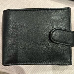 Simple black all leather wallet NWOT with change compartment clip shut